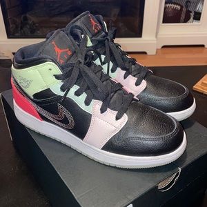 JORDAN 1 MID